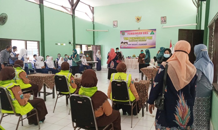 TP PKK Sumenep memberikan pembinaan UKS bersama Dinkes.