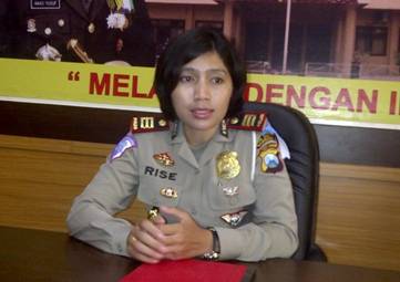 AKP Rise Sandiyantanti, Kasat Lantas Polres Nganjuk saat menggelar pres rilis.(foto: soewandito/BANGSAONLINE)