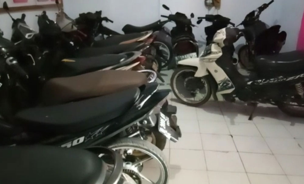 Motor-motor yang terjaring razia diamankan di Mapolsek Sampang.