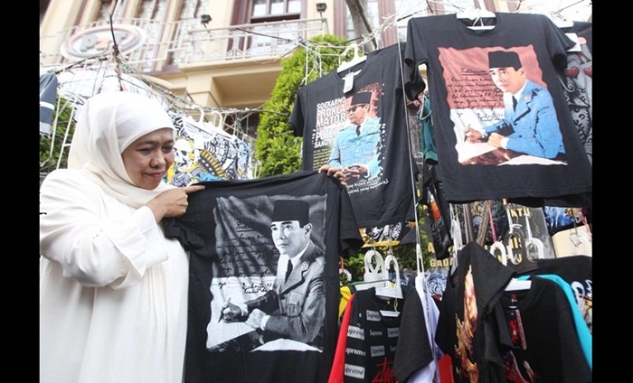 Ribuan PKL Beri Dukungan saat Khofifah ke Pasar Tumpah Indrapura