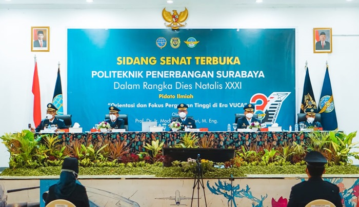 Sidang Senat Terbuka Politeknik Penerbangan Surabaya Dalam Rangka Dies Natalis ke-31 dengan pidato ilmiah.