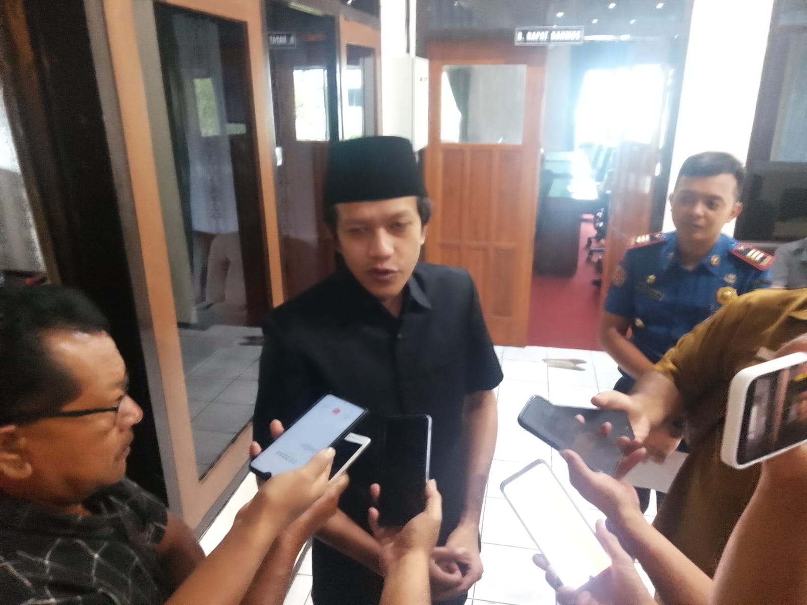 Wabup Syah Natanegara usai rapat paripurna di Gedung DPRD Trenggalek 