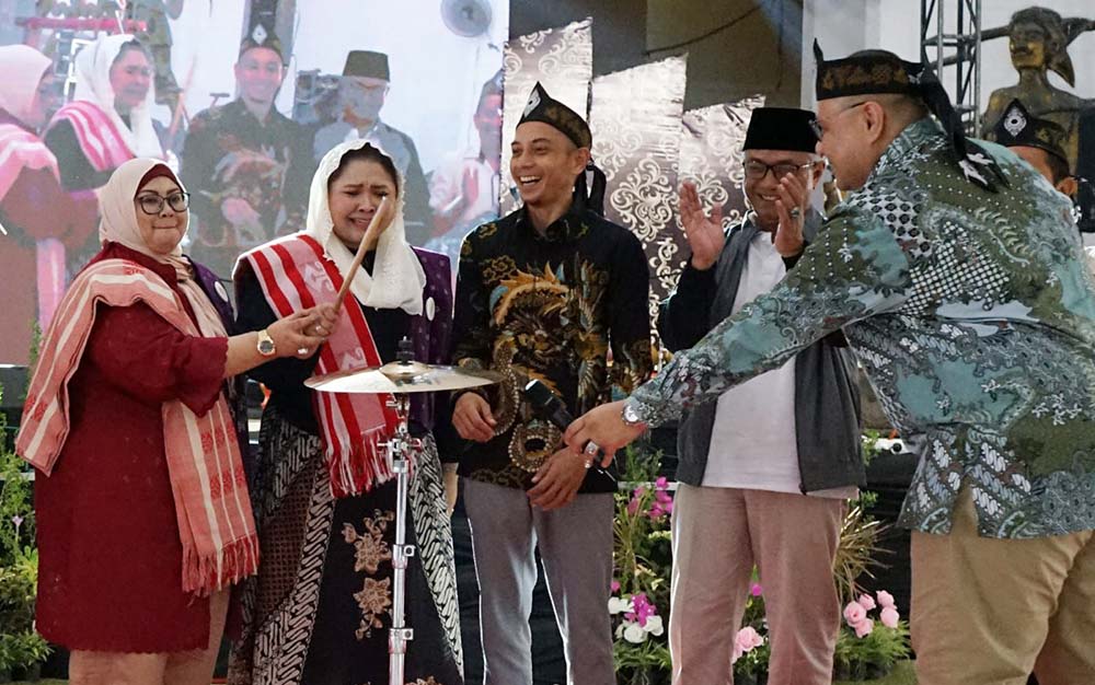 Gus Qowim Dampingi Stafsus Menteri Kebudayaan Buka Pekan Budaya dan Festival Musik 2025