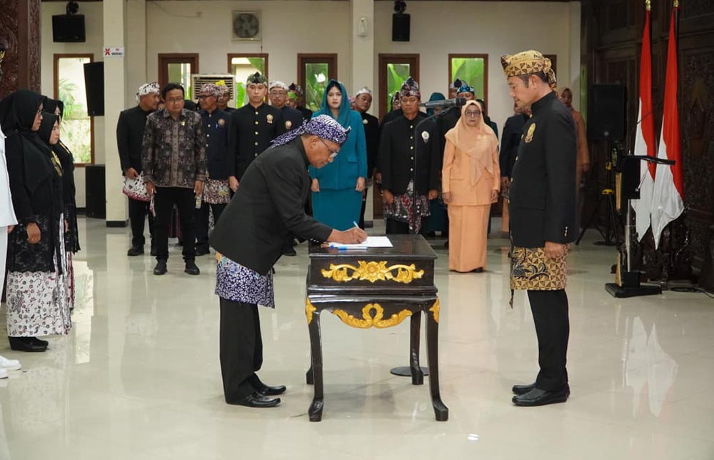 Lantik 34 Pejabat, Bupati Lamongan Tekankan Profesionalisme dan Integritas