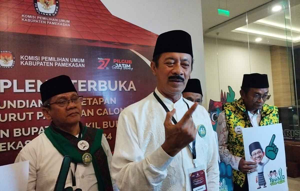 Pasangan Tauhid atau akronim dari Fattah Jasin-Mujahid Ansori saat konferensi pers.