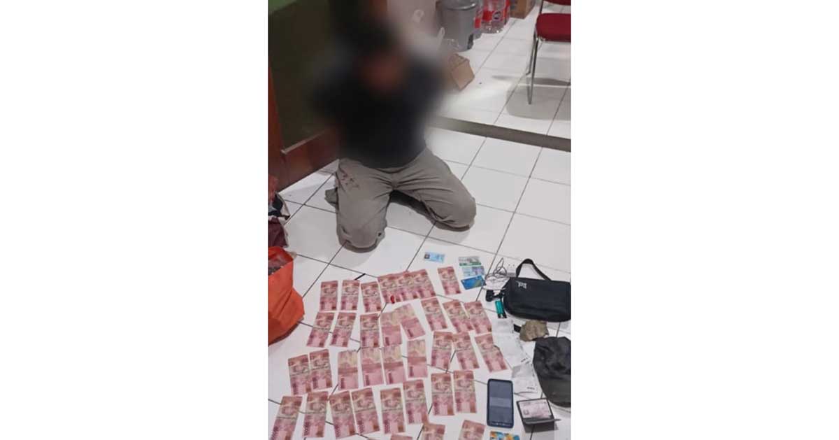 Barang bukti berupa uang palsu yang diamankan petugas dari Polres Blitar Kota.