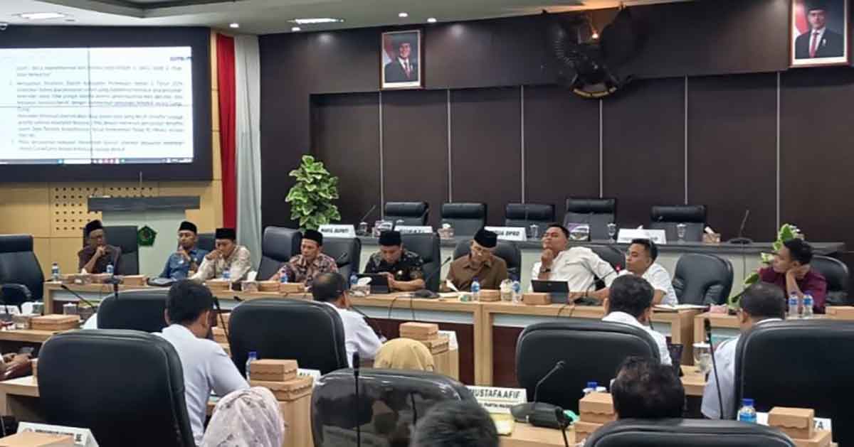 Sidang di DPRD Pamekasan.