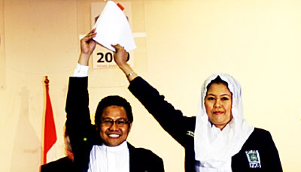 Zannuba Ariffah Chafsoh – akrab dipanggil Yenny Wahid dan A Muhaimin Iskandar (Cak Imin). Foto: tempo    