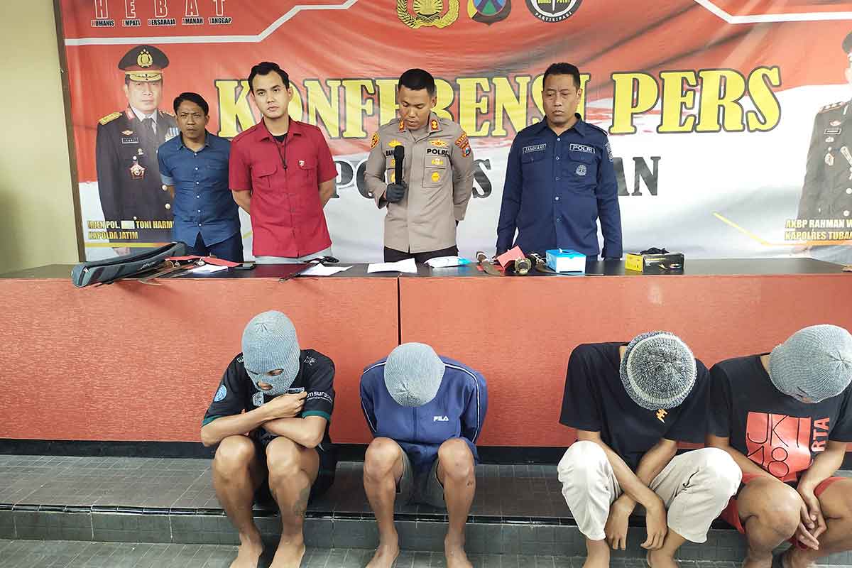 Polres Tuban saat menggelar jumpa pers atas kasus penganiayaan terhadap anak dibawah umur, Rabu (1/3/2023)