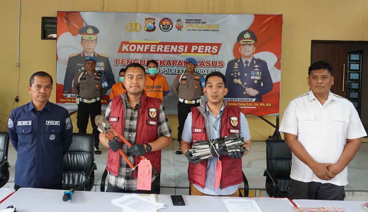 Konferensi pers terkait pencurian kabel metal atau kabel listrik di Sidoarjo.