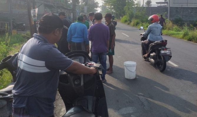 2 Motor Bertabrakan di Jalur Blackspot Cerme Gresik, Pengendara Luka Berat