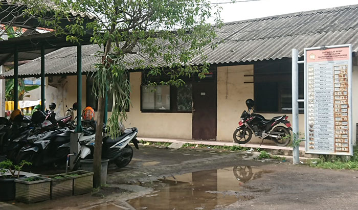Suasana di Gudang URC Bima DPUTR Gresik. Foto: SYUHUD/BANGSAONLINE