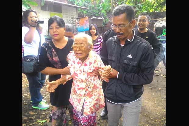 Hidup Sebatang Kara, Mbah Yah Dievakuasi ke UPT Lansia di Glenmore