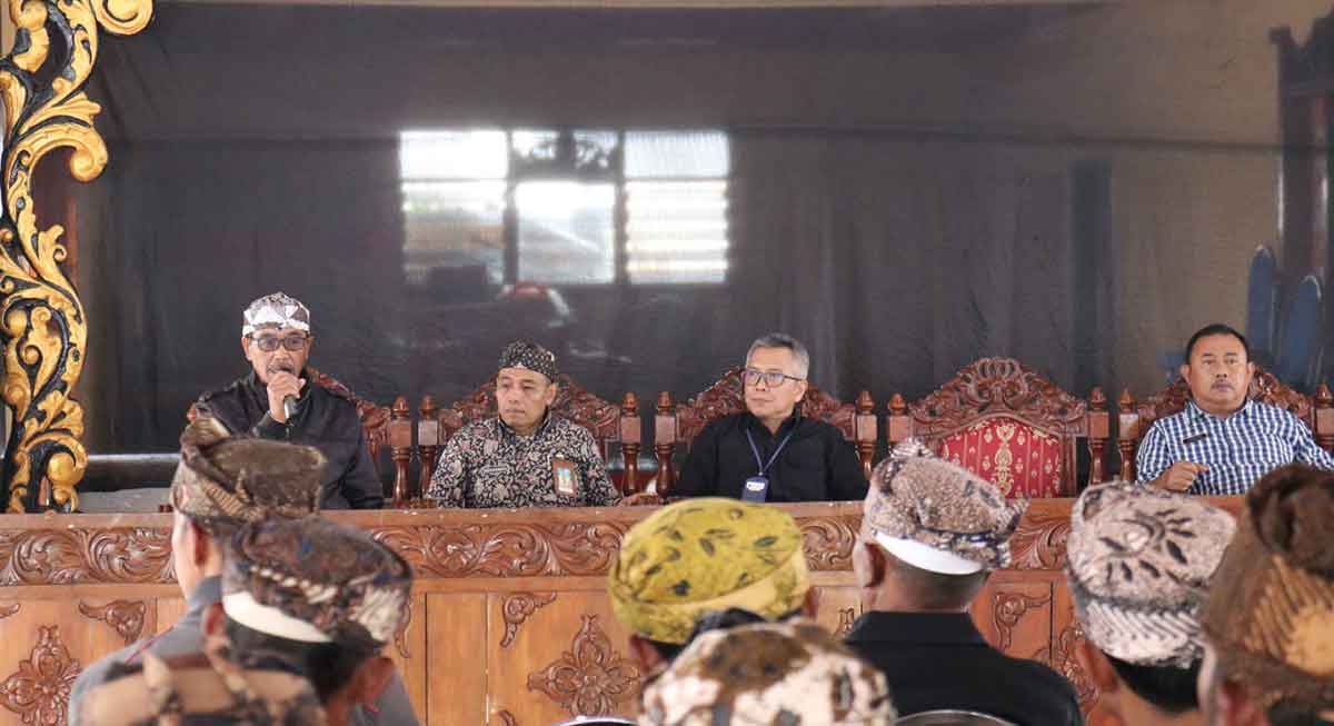 Penandatanganan pelepasan hak atas tanah dan pemeriksaan lapangan yang dilakukan Kantah Kabupaten Pasuruan.