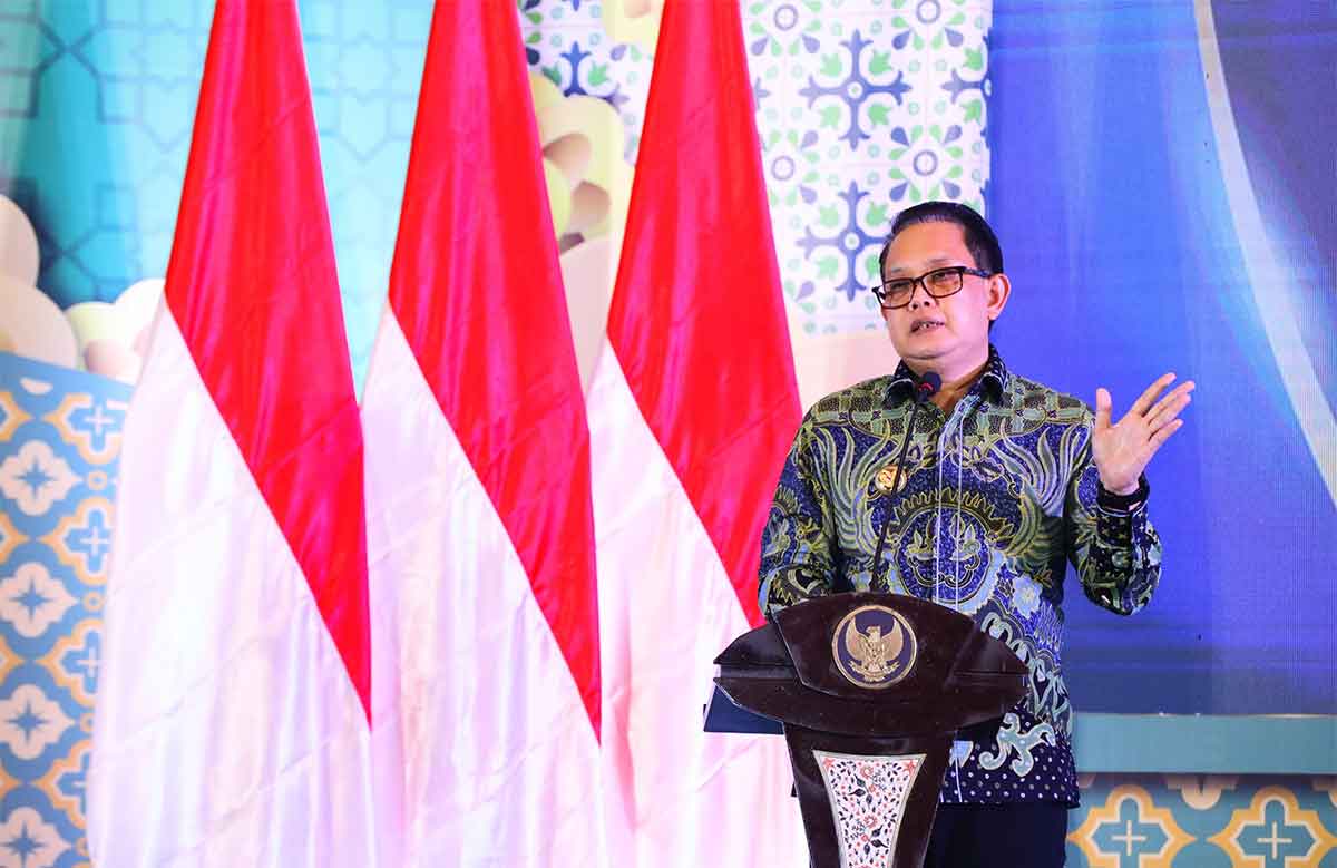 Beri Arahan 823 Penerima Beasiswa, Pj Gubernur Jatim Tekankan Kualitas SDM Profesional dan Agamis