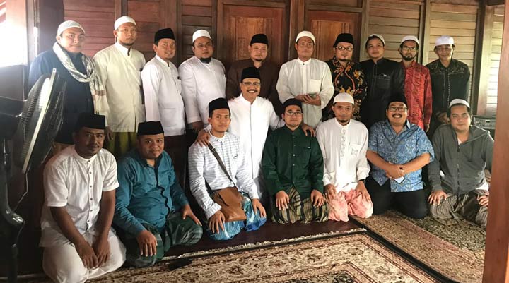 Sejumlah Lora (sebutan putra kiai) se Madura menggelar pertemuan tertutup di kediaman Ketua PBNU Saifullah Yusuf di Surabaya. foto: DIDI ROSADI/ BANGSAONLINE
