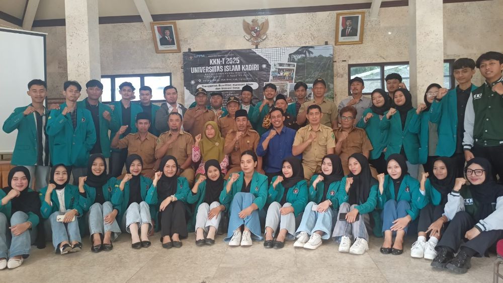 Mahasiswa Uniska saat diterima di salah satu Desa tempat KKN. (Ist). 