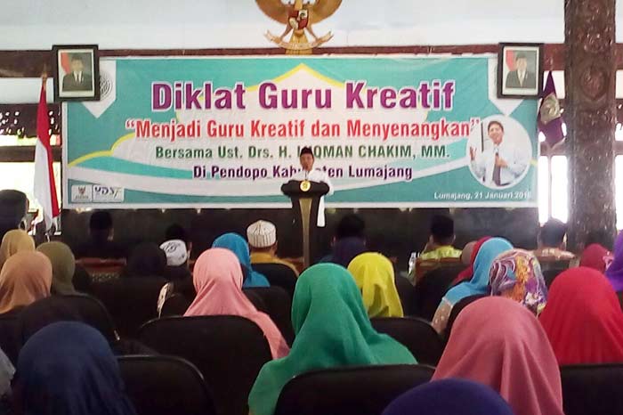 Bupati saat membuka Diklat Menjadi Guru Kreatif dan Menyenangkan di Pendopo Lumajang.