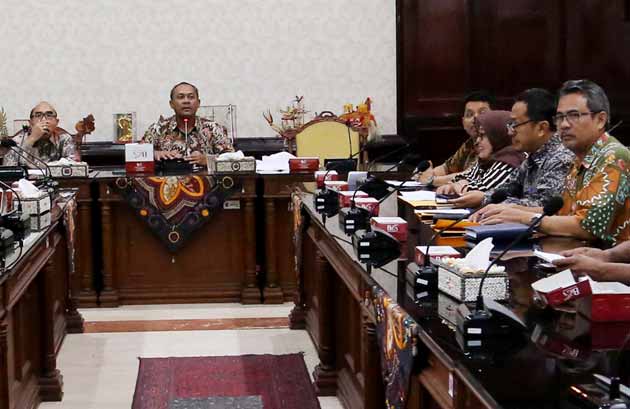Rapat koordinasi Peringatan Hari Peduli Sampah.