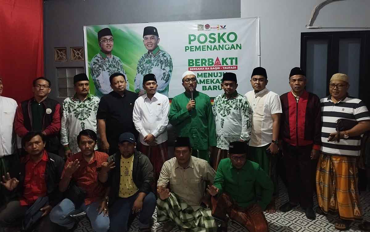 Mohammad Baqir Aminatullah-Taufadi bersama tim pemenangan dan kuasa hukum.