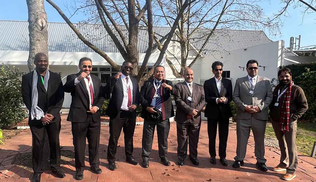 Ketua Umum SP IMPPI, William Yani Wea, bersama para delegasi L20 Summit 2025 di Johannesburg, Afrika Selatan.