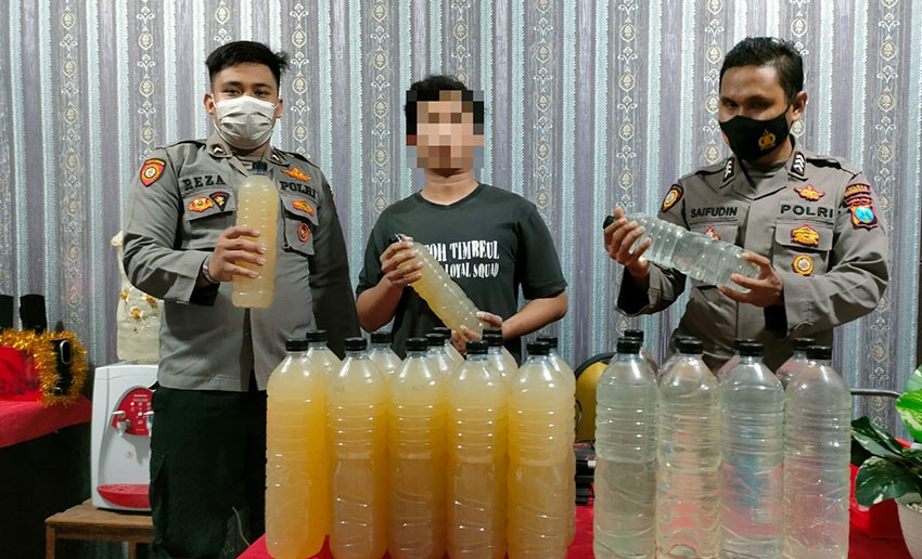 Gelar Razia, Satsamapta Polres Mojokerto Kota Temukan 24 Botol Miras Tanpa Izin