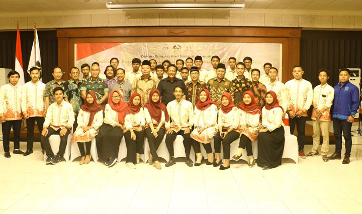 Bupati Sambari bersama para tokoh dan MGN. foto: ist.
