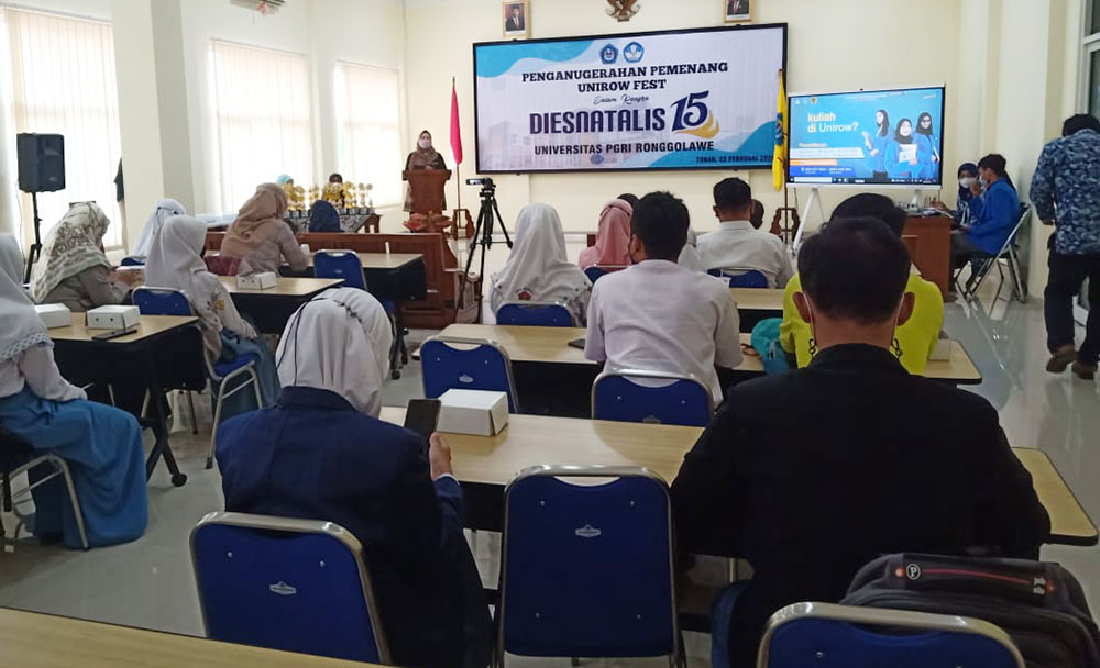 Penganugerahan pemenang Unirow Fest 2022 di Gedung Rektorat Unirow di Jalan Manunggal, Kabupaten Tuban.