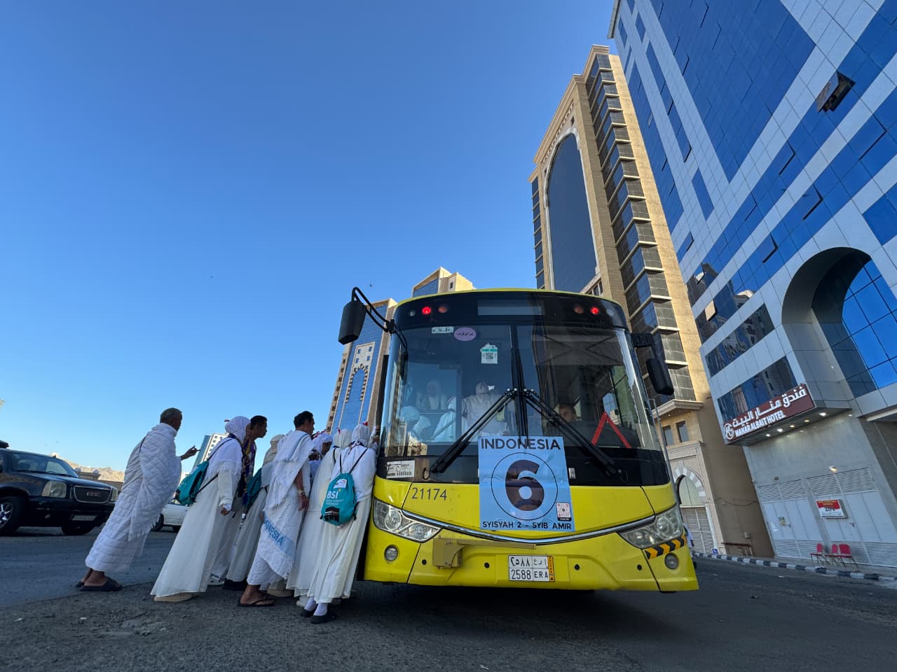 Bus Sholawat yang siap melayani jemaah haji asal Indonesia 24 jam