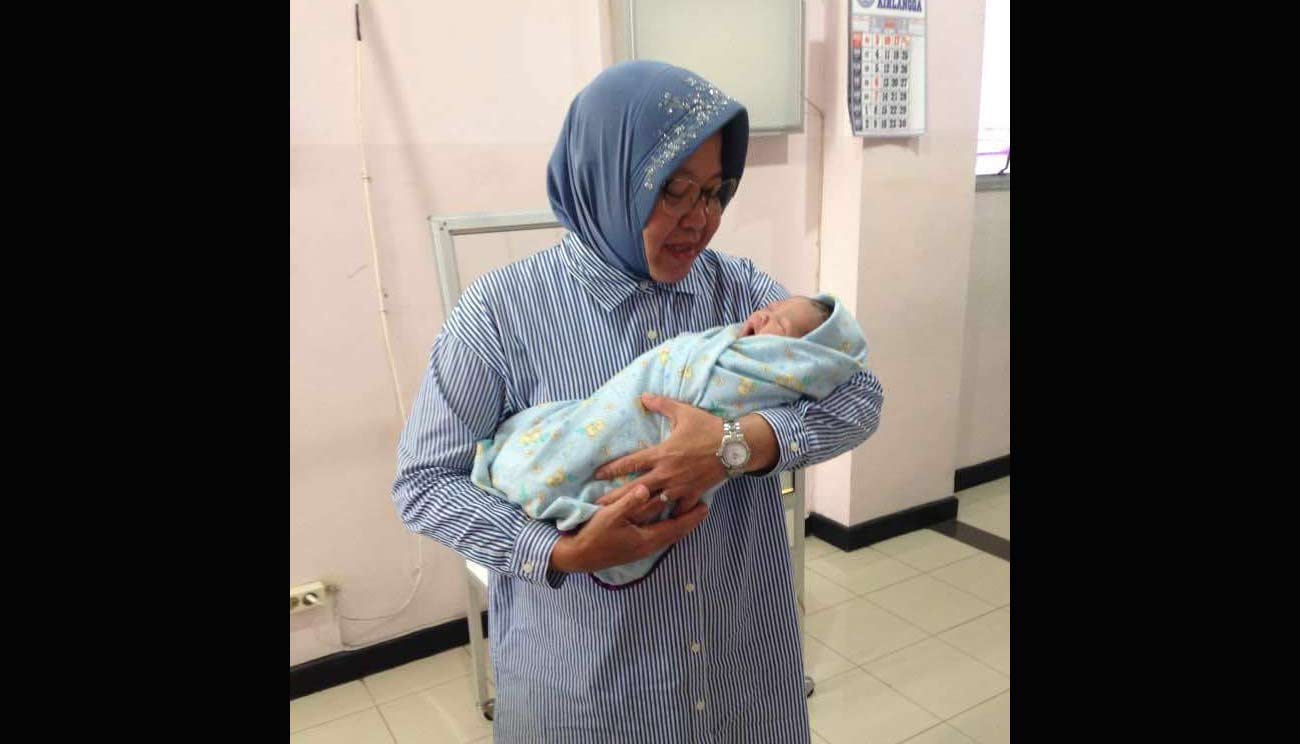 Cucu Pertama Risma Cewek, Diberi Nama Gwen Syareefa Benardi