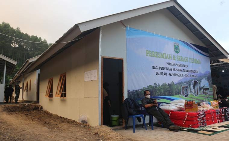 Ada 15 huntara berukuran 4×6 meter dengan dua kamar dan satu ruangan serba guna.