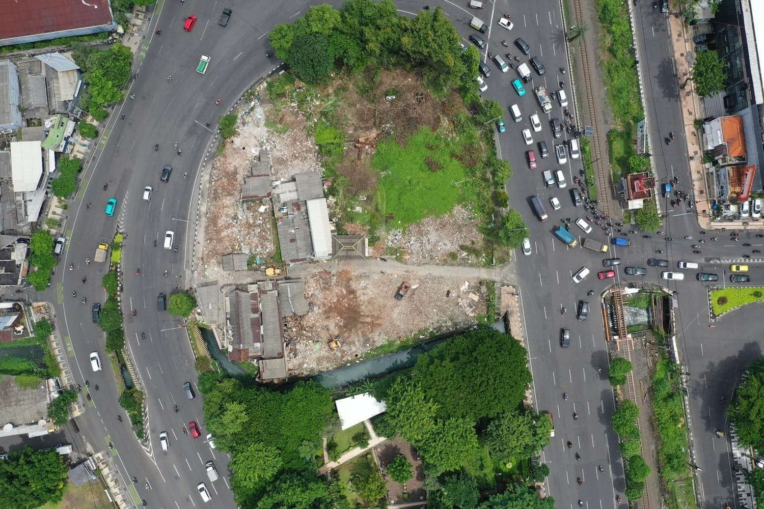 Lokasi proyek pembangunan fly over taman pelangi 
