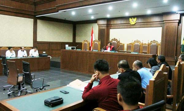Hakim I Wayan Merta memimpin sidang praperadilan yang diajukan Jessica Kumala Wongso di PN Jakarta Pusat, Selasa (1/3). 