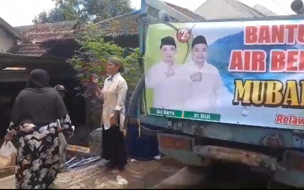 Paslon Mubarok Hadir Bantu Warga Krisis Air Bersih di Desa Manduro Ngoro