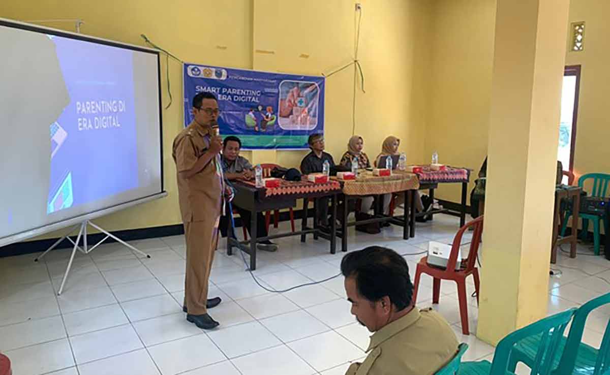 Tim pengabdian masyarakat dari Program Studi Administrasi Publik UPN Veteran Jawa Timur di Desa Banjarsari, Kecamatan Sumberasih, Kabupaten Probolinggo.