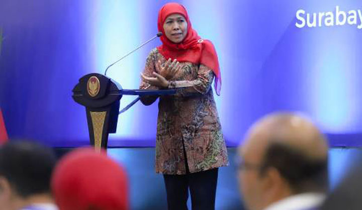 Gubernur Khofifah saat paparan dalam Simposium Arah Bauran Kebijakan Bank Indonesia Dalam Menjaga Momentum Stabilitas dan Pertumbuhan Ekonomi dan Pelantikan Pengurus ISEI Cabang Surabaya Koordinator Jawa Timur Periode 2019-2022 di Gedung Negara Grahadi Surabaya, Jumat (18/10/2019). foto: istimewa/ BANGSAONLINE.com