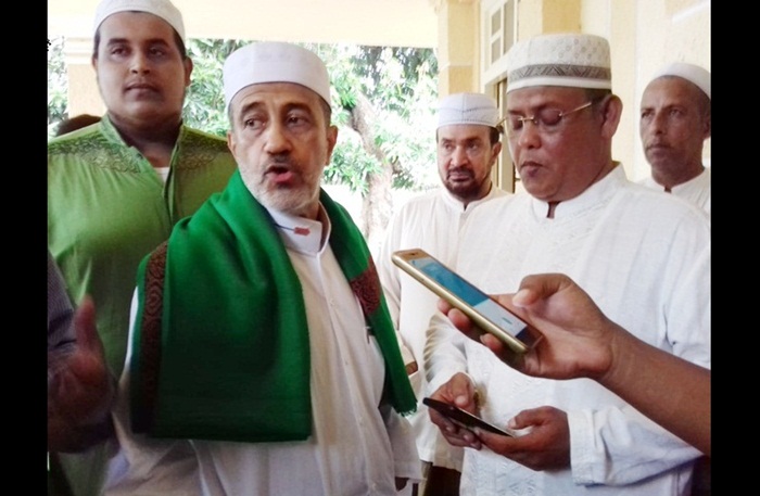 Habib Khusen Bin Muhdor Al Muhdor (sorban hijau). Foto: HADI PRAYITNO/BANGSAONLINE