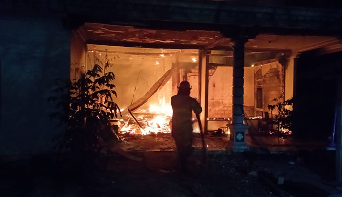 Tiga Rumah Mewah di Tuban Hangus Terbakar, Kerugian Capai Miliaran Rupiah