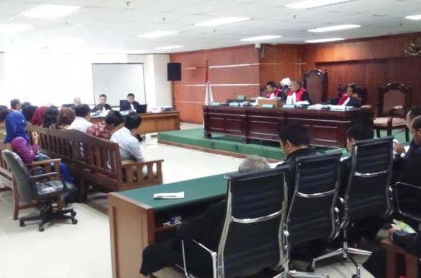 SAKSI - Suasana sidang TPPU dengan terdakwa mantan Bupati Bangkalan, Fuad Amin Imron yang menghadirkan 14 saksi, di Pengadilan Tipikor, Jakarta, Kamis (13/8). (foto: tribun)