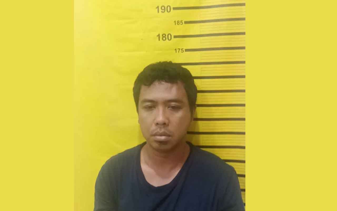Mujib Ridwan (35),  pelaku pencopetan di Surabaya Expo Center saat diamankan Polsek Tambaksari. 