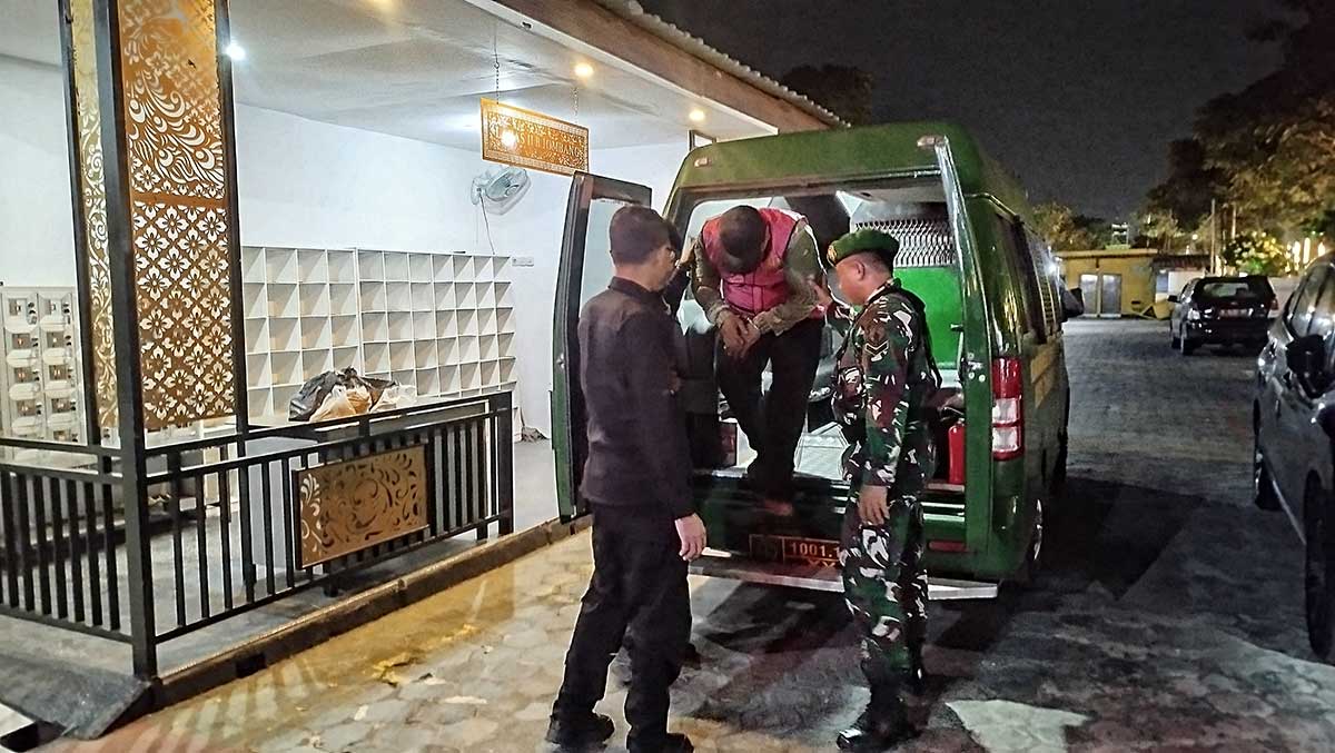 MIC saat dibawa petugas dari kejaksaan menuju lapas.