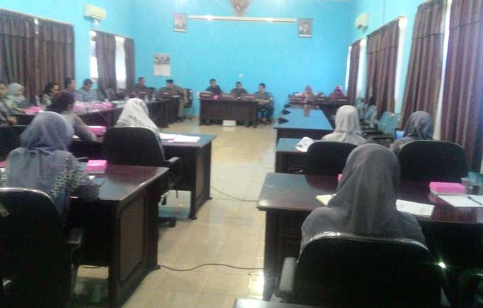 Suasana pertemuan para guru dengan Dinas Pendidikan Kota Kediri, Selasa (10/1).