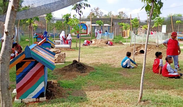 Suasana Taman Kelinci di Desa Mliwang, Kecamatan Kerek, Kabupaten Tuban yang masih akan terus dikembangkan.