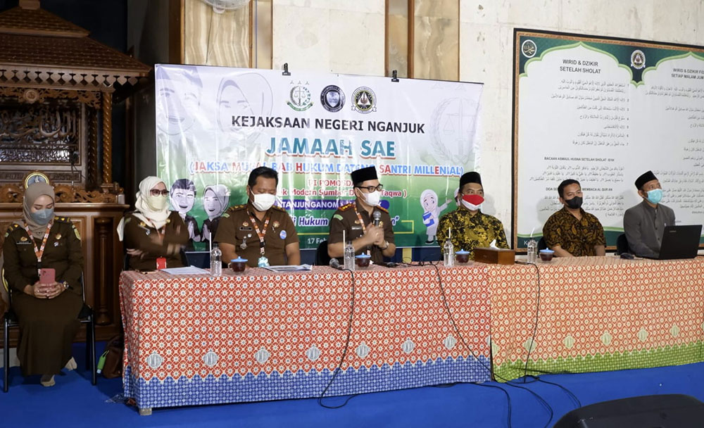 Suasana program jaksa masuk pesantren yang digelar di Pondok Modern Sumber Daya At-Taqwa (Pomosada) Kecamatan Tanjunganom, Kabupaten Nganjuk, Kamis (17/2).