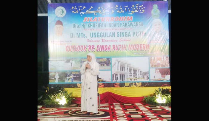 KIP saat melakukan safari polititknya di Pesantren Singa putih Prigrn Pasuruan, Sabtu (13/1).