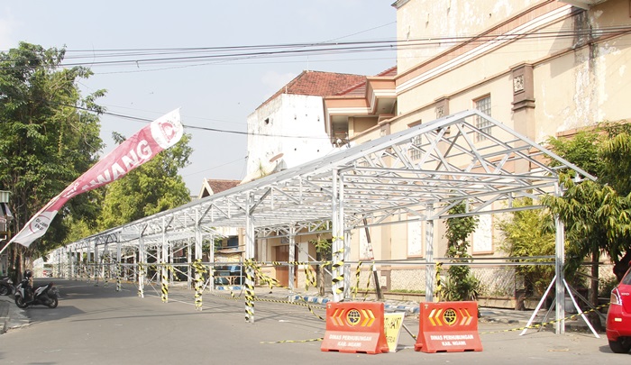 Kios-kios yang dipersiapkan untuk relokasi para pedagang di Pasar Besar Ngawi.