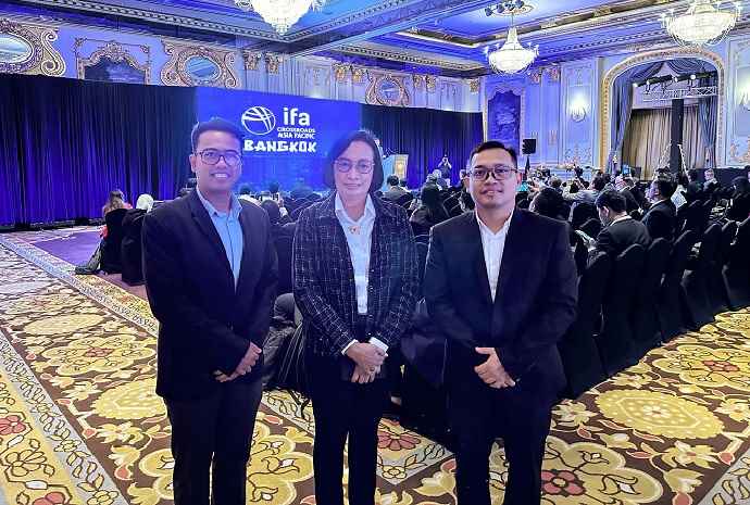 Direktur Operasi dan Produksi Petrokimia Gresik, Digna Jatiningsih (tengah) saat hadir dalam event International "Fertilizer Association (IFA) Crossroads Asia-Pacific Conference" di Bangkok, Thailand. Foto: Ist.