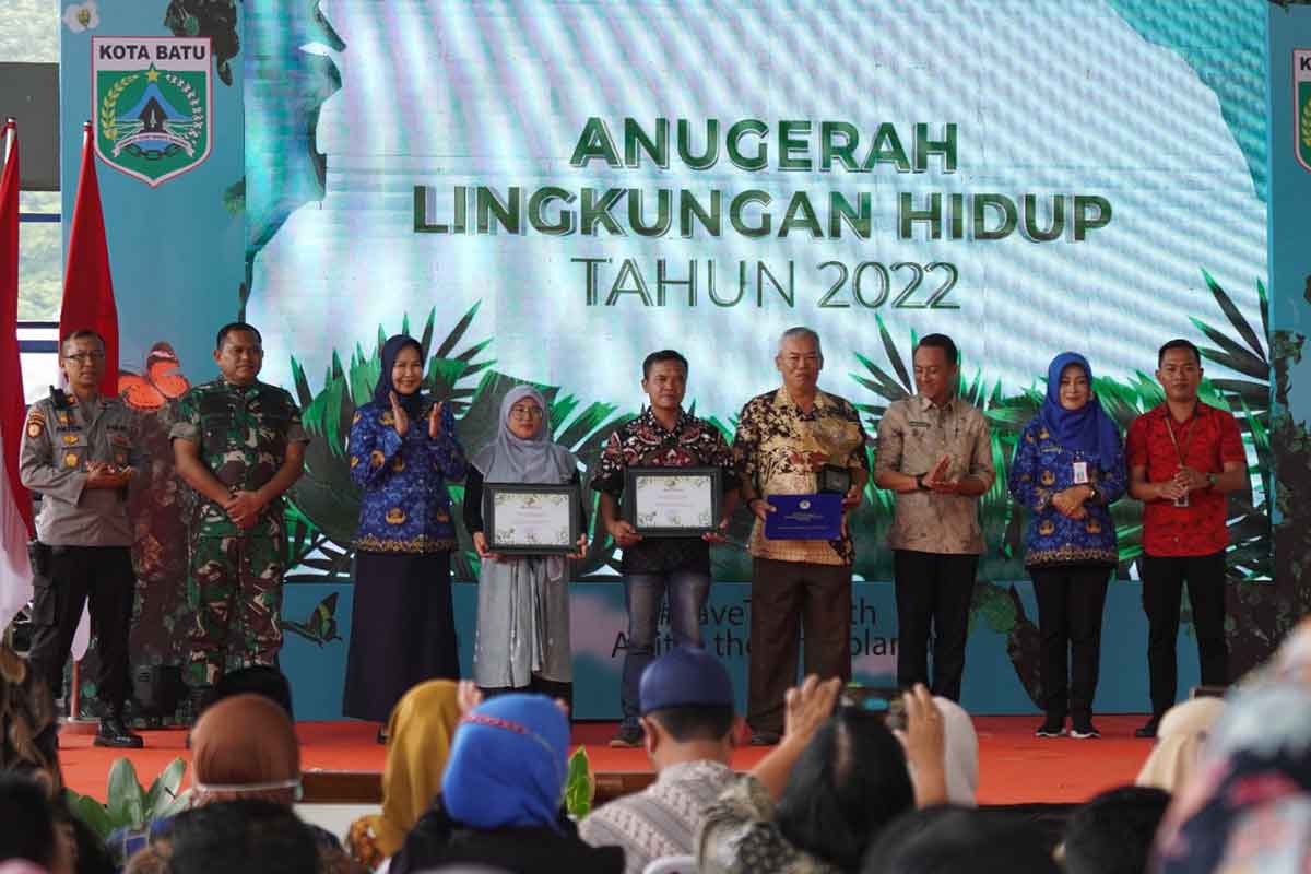 DLH Berikan Penghargaan kepada Masyarakat Kota Batu