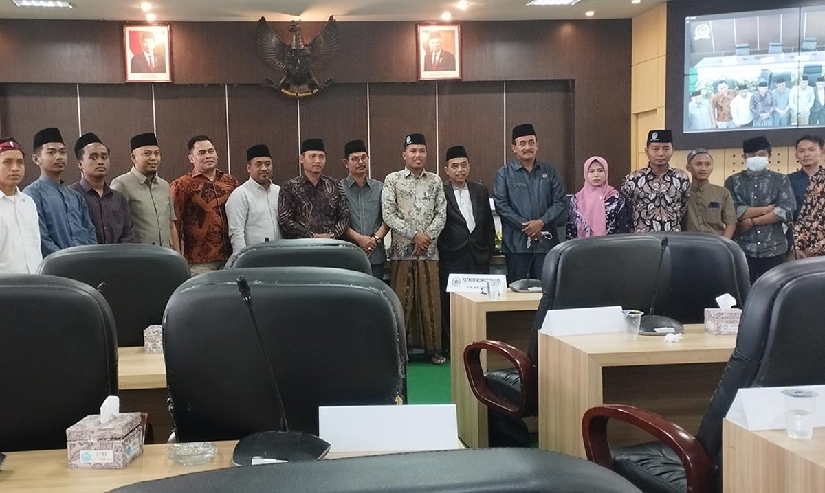 PD PGMNI Pamekasan foto bersama Komisi IV DPRD usai audiensi.
