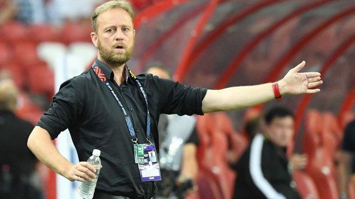 Respon Polking Dari Adanya Insiden Pelemparan Batu Terhadap Bus Pemain Timnas Thailand. Foto: Ist